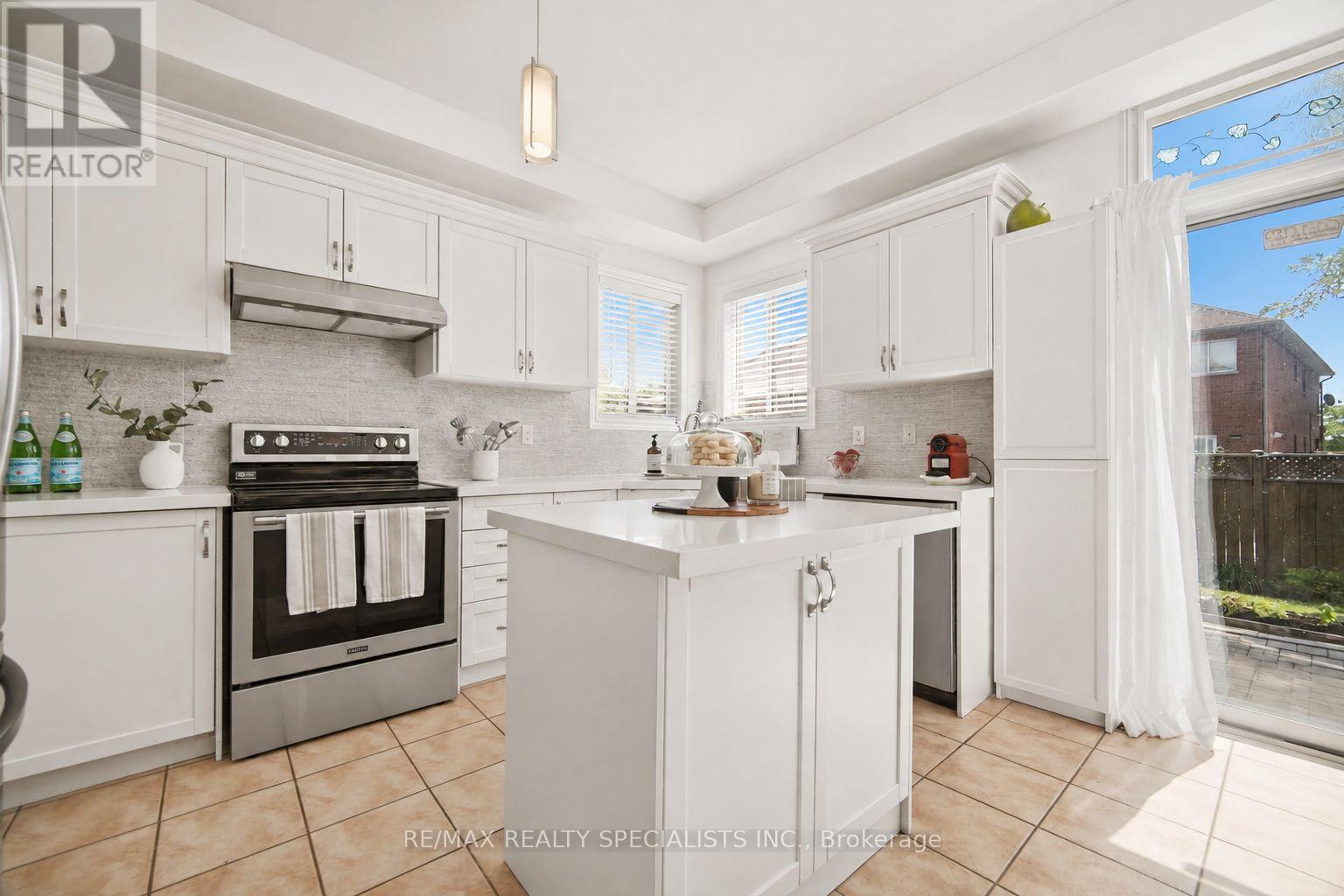 3512 Positano Place, Mississauga, Ontario  L5M 6Y9 - Photo 5 - W13607742