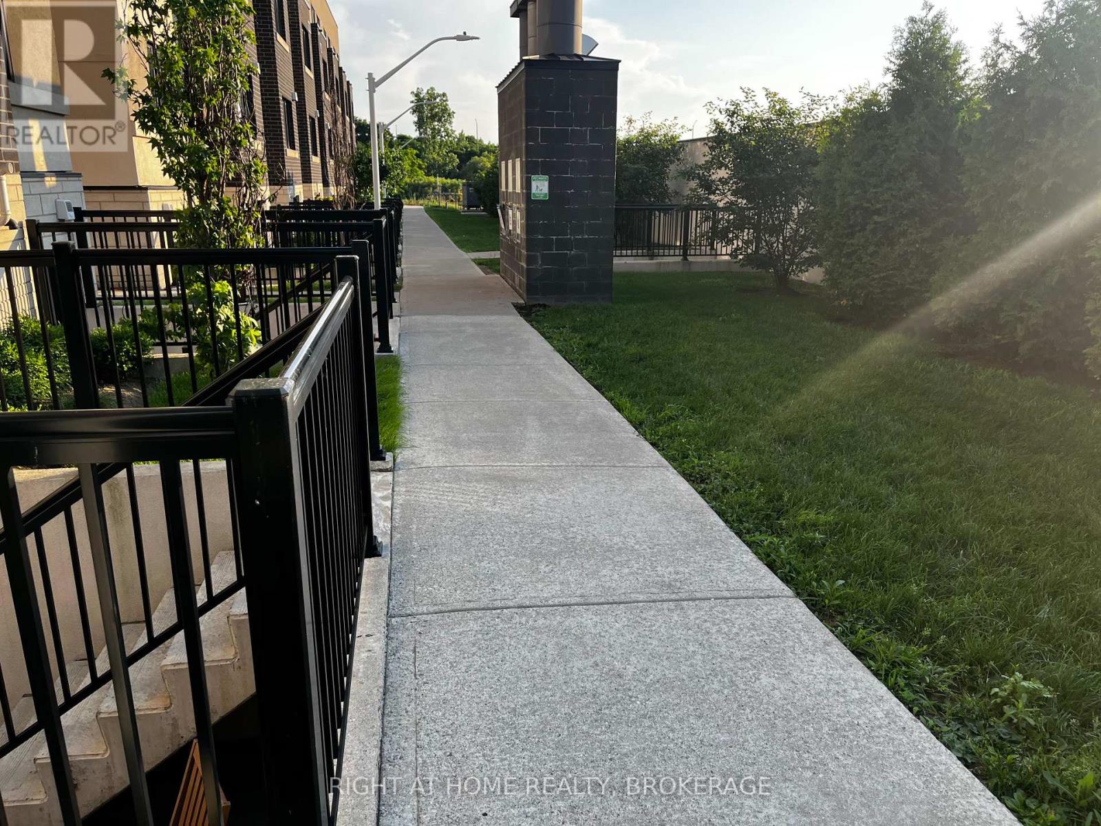 319 - 1139 Cooke Boulevard, Burlington, Ontario  L7T 0C3 - Photo 11 - W13676434
