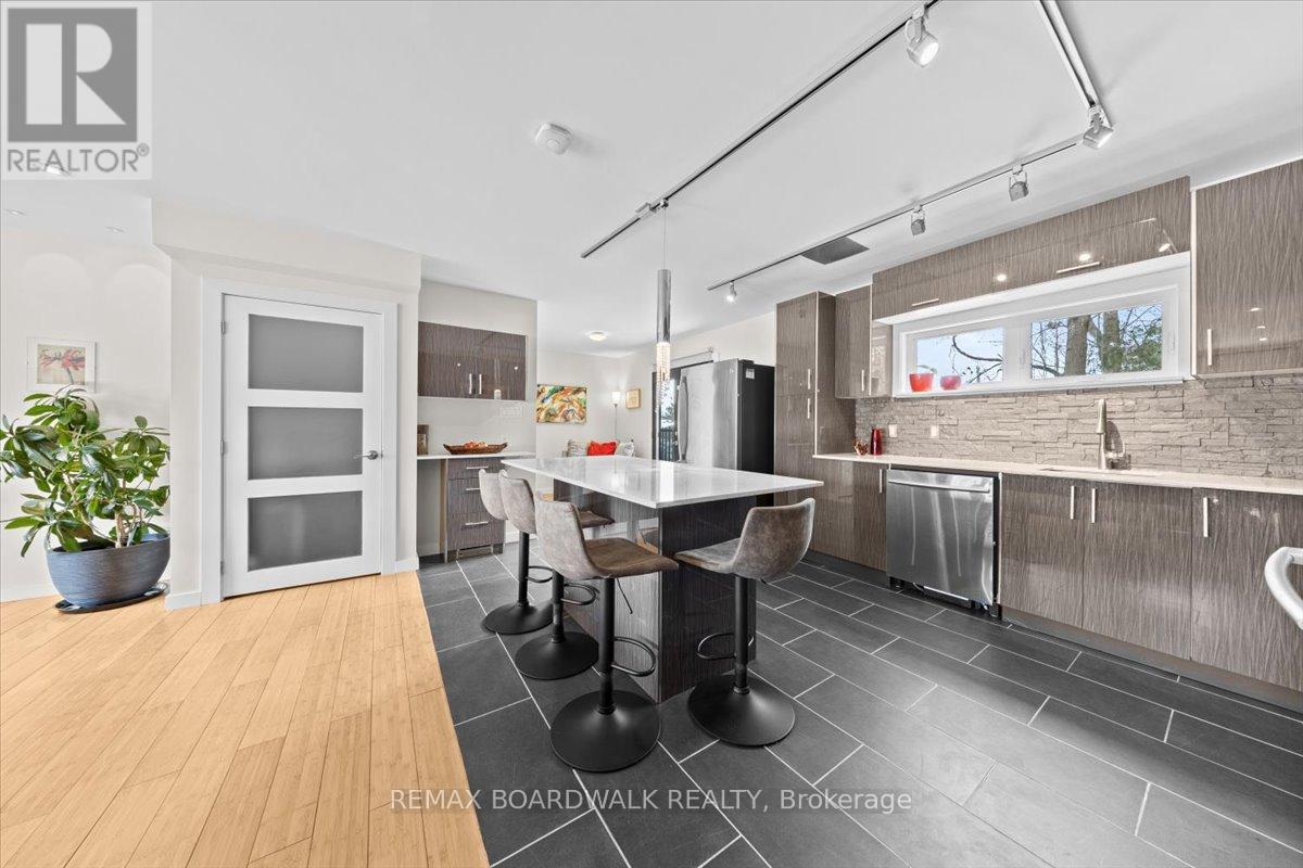 154 Duford Street, Ottawa, Ontario  K1L 6Z7 - Photo 6 - X13673724