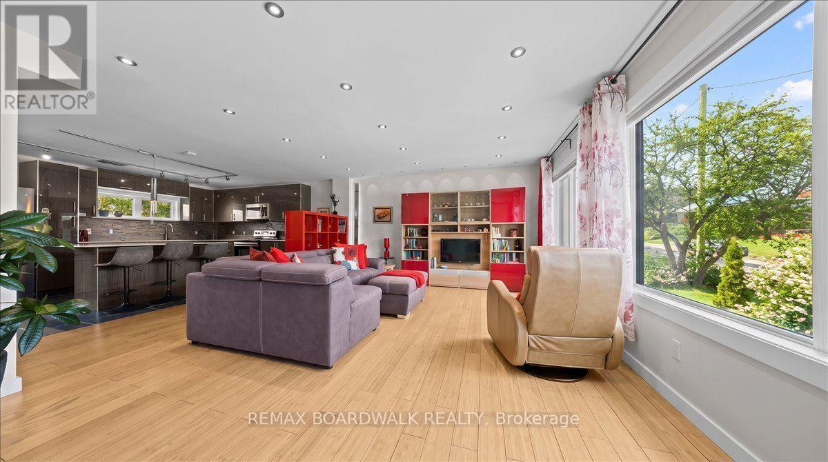 154 Duford Street, Ottawa, Ontario  K1L 6Z7 - Photo 3 - X13673724