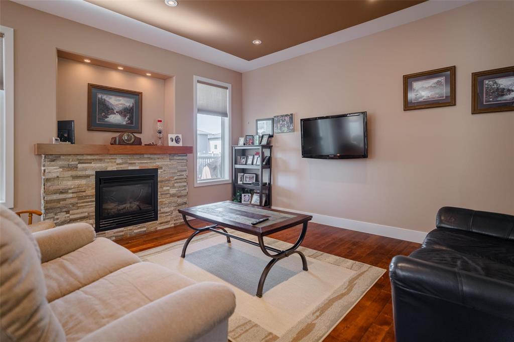 24 Carillon Way, Steinbach, Manitoba R5G 0W9 - Photo 4 - 202620335