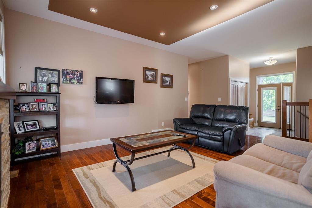 24 Carillon Way, Steinbach, Manitoba R5G 0W9 - Photo 3 - 202620335