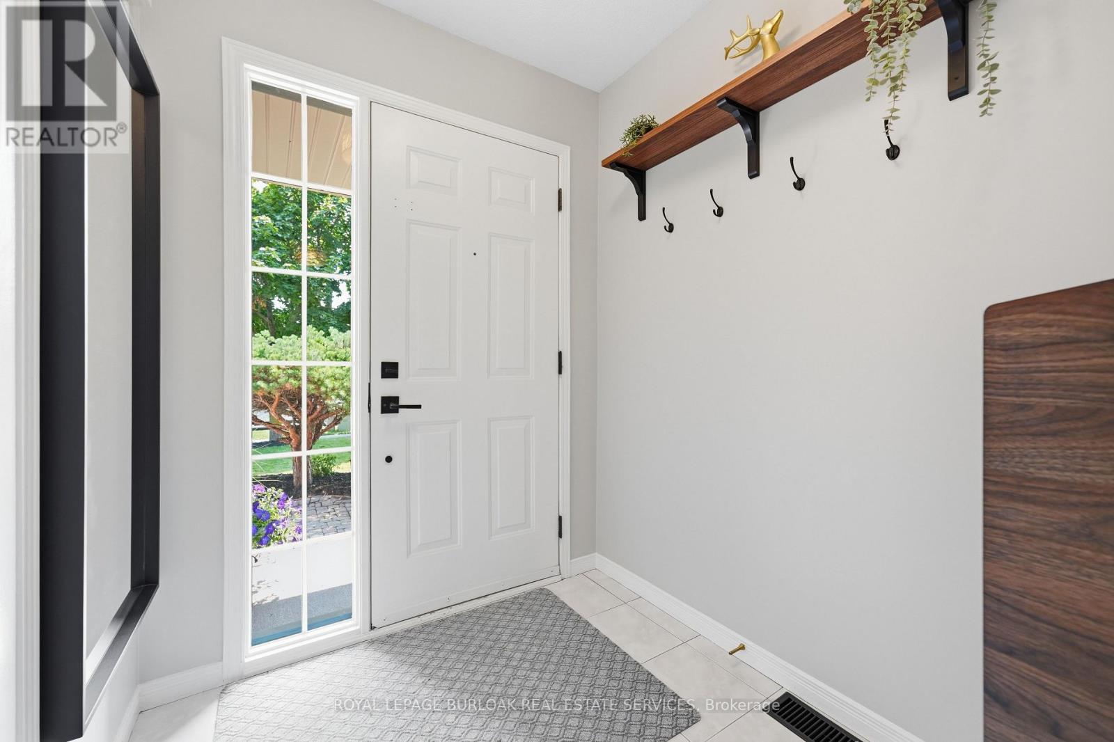 27 Bronte Court, Hamilton, Ontario  L9H 7N2 - Photo 3 - X13676360