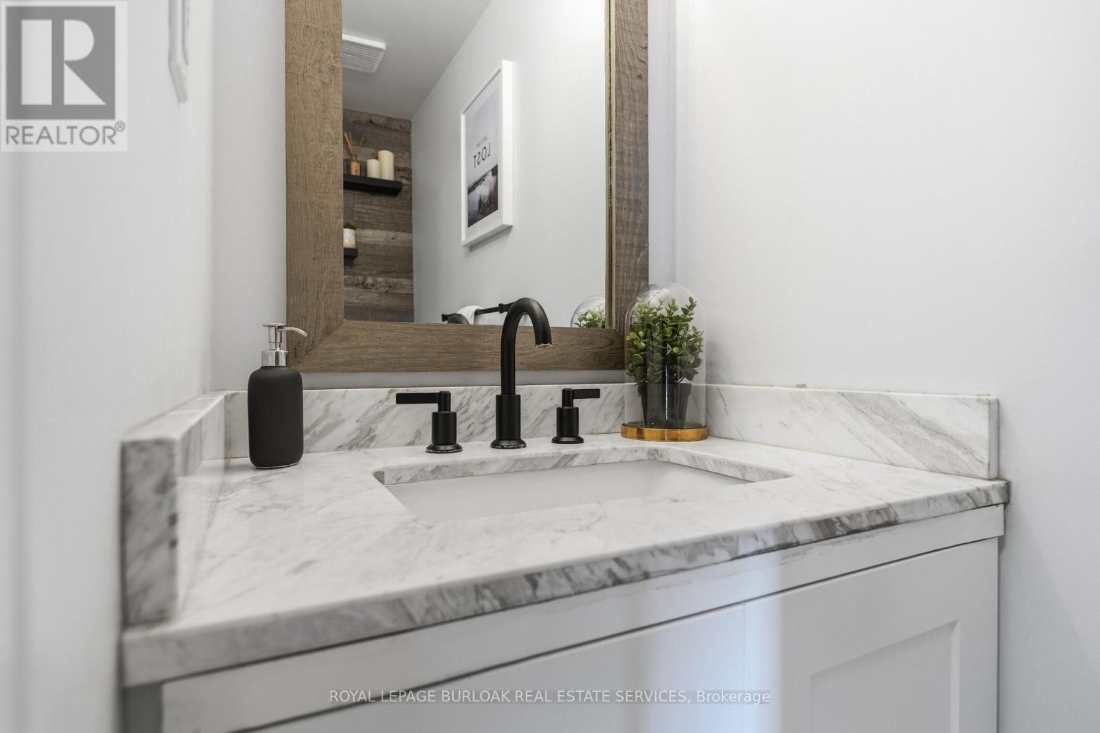 27 Bronte Court, Hamilton, Ontario  L9H 7N2 - Photo 6 - X13676360