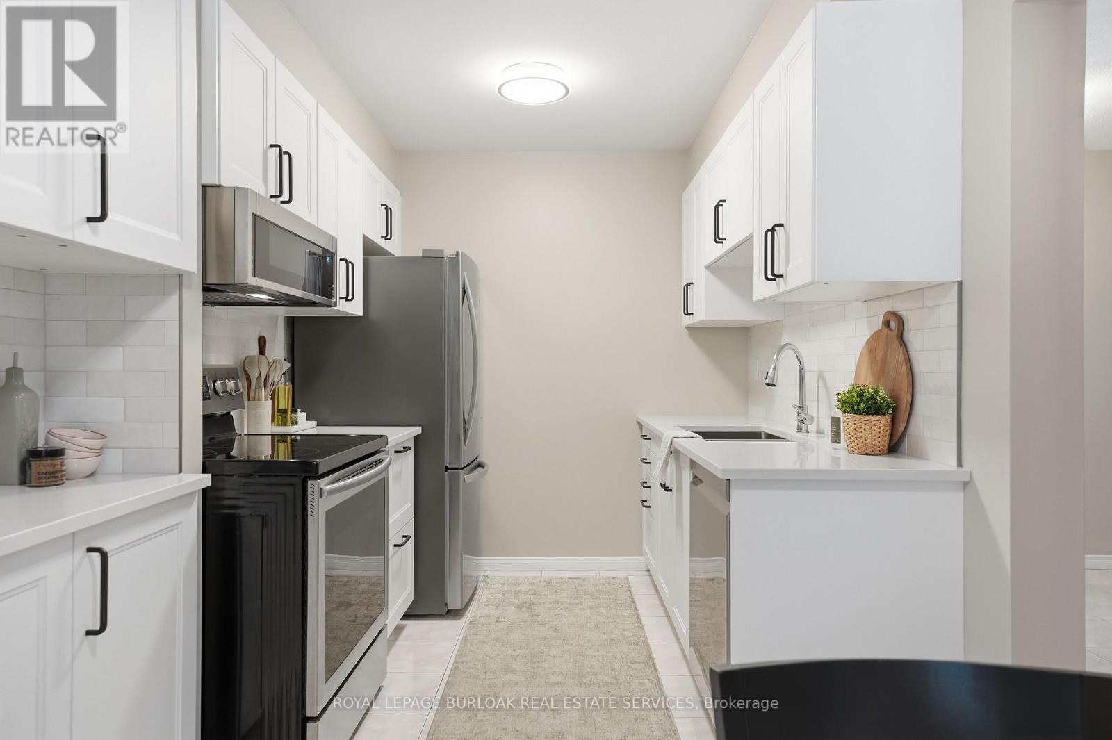 27 Bronte Court, Hamilton, Ontario  L9H 7N2 - Photo 8 - X13676360
