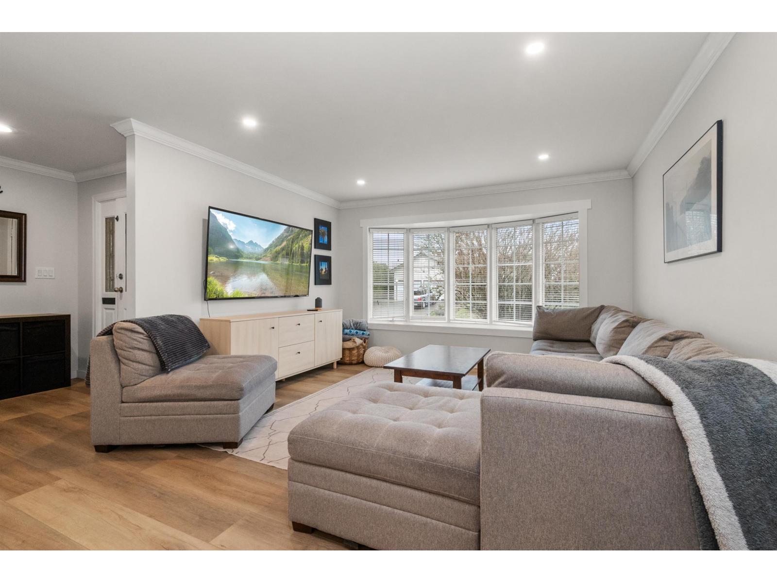 45578 Worthington Place, Sardis West Vedder, Chilliwack, British Columbia  V2R 1N6 - Photo 2 - R3155805