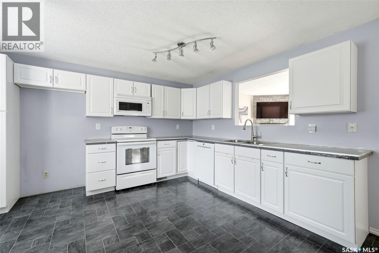 2518 7th Avenue E, Regina, Saskatchewan  S4N 5T4 - Photo 32 - SK045611