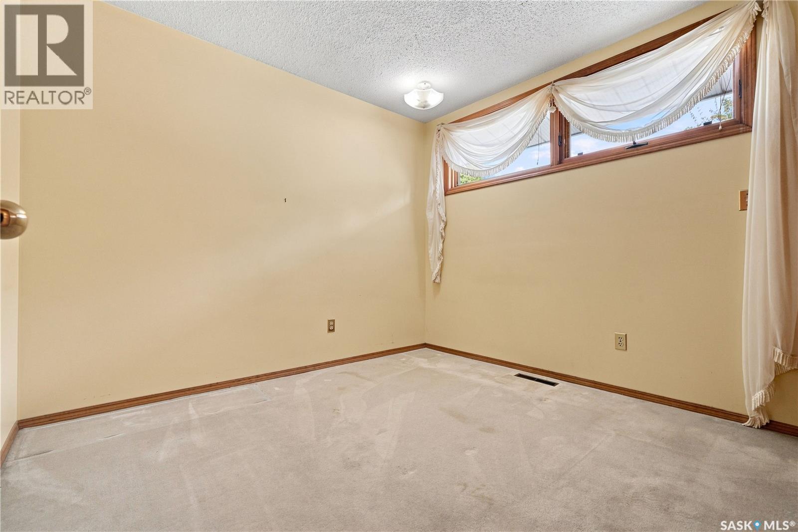 92 Wentworth Crescent, Saskatoon, Saskatchewan  S7L 4A9 - Photo 25 - SK045476