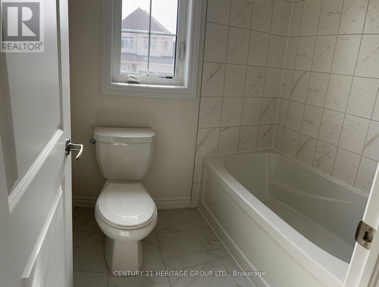 181 Ferragine Crescent, Bradford West Gwillimbury, Ontario L4Z 4B4 - Photo 7 - N13665788