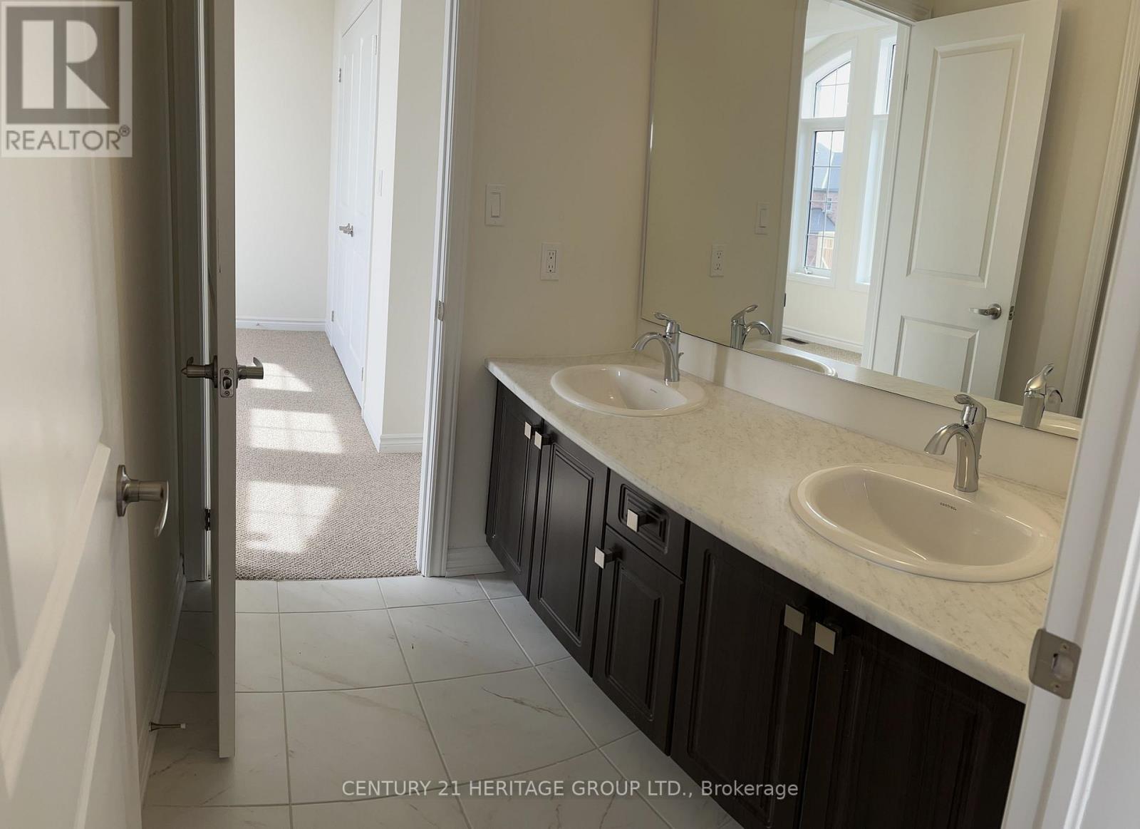 181 Ferragine Crescent, Bradford West Gwillimbury, Ontario L4Z 4B4 - Photo 8 - N13665788