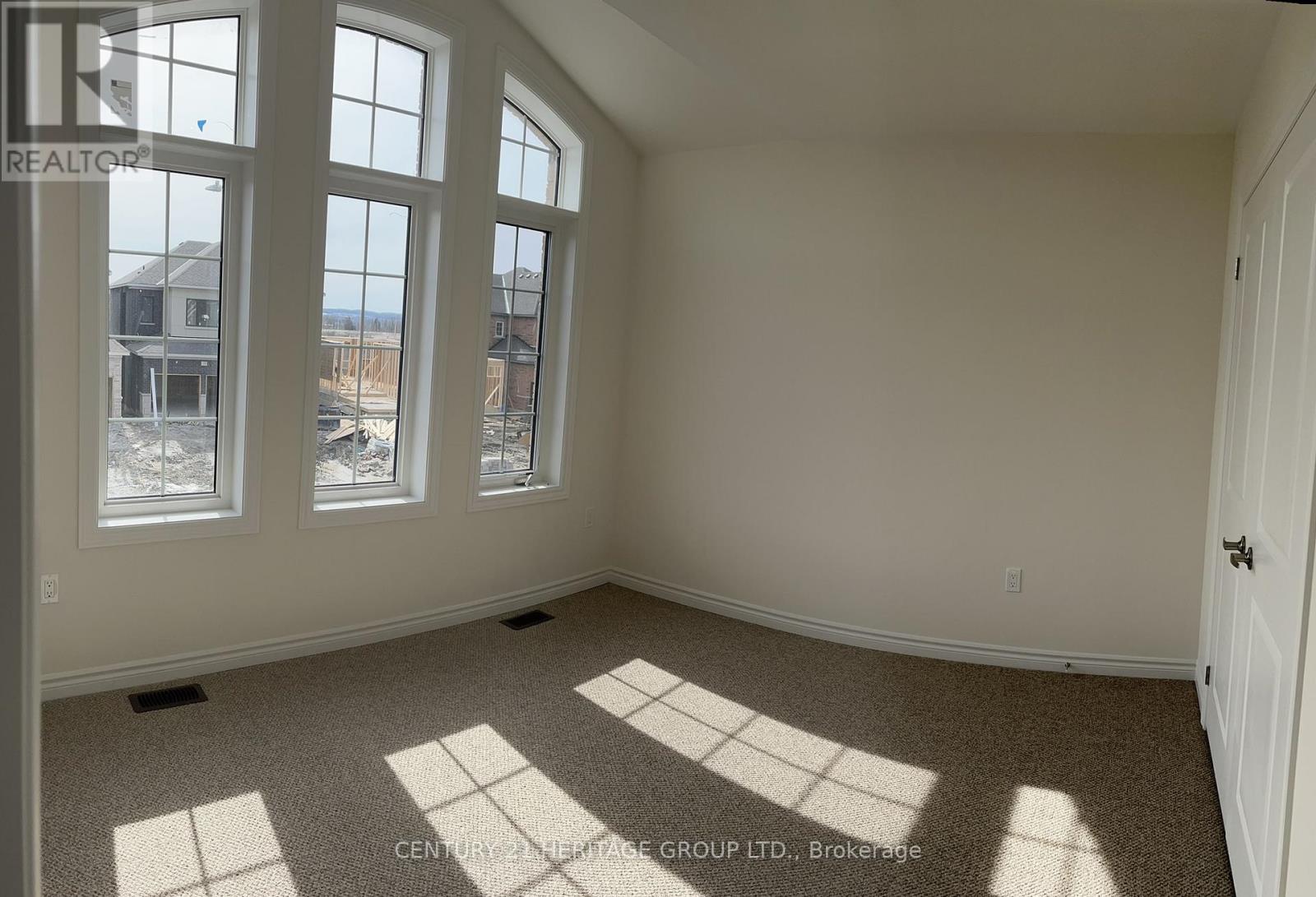 181 Ferragine Crescent, Bradford West Gwillimbury, Ontario L4Z 4B4 - Photo 5 - N13665788