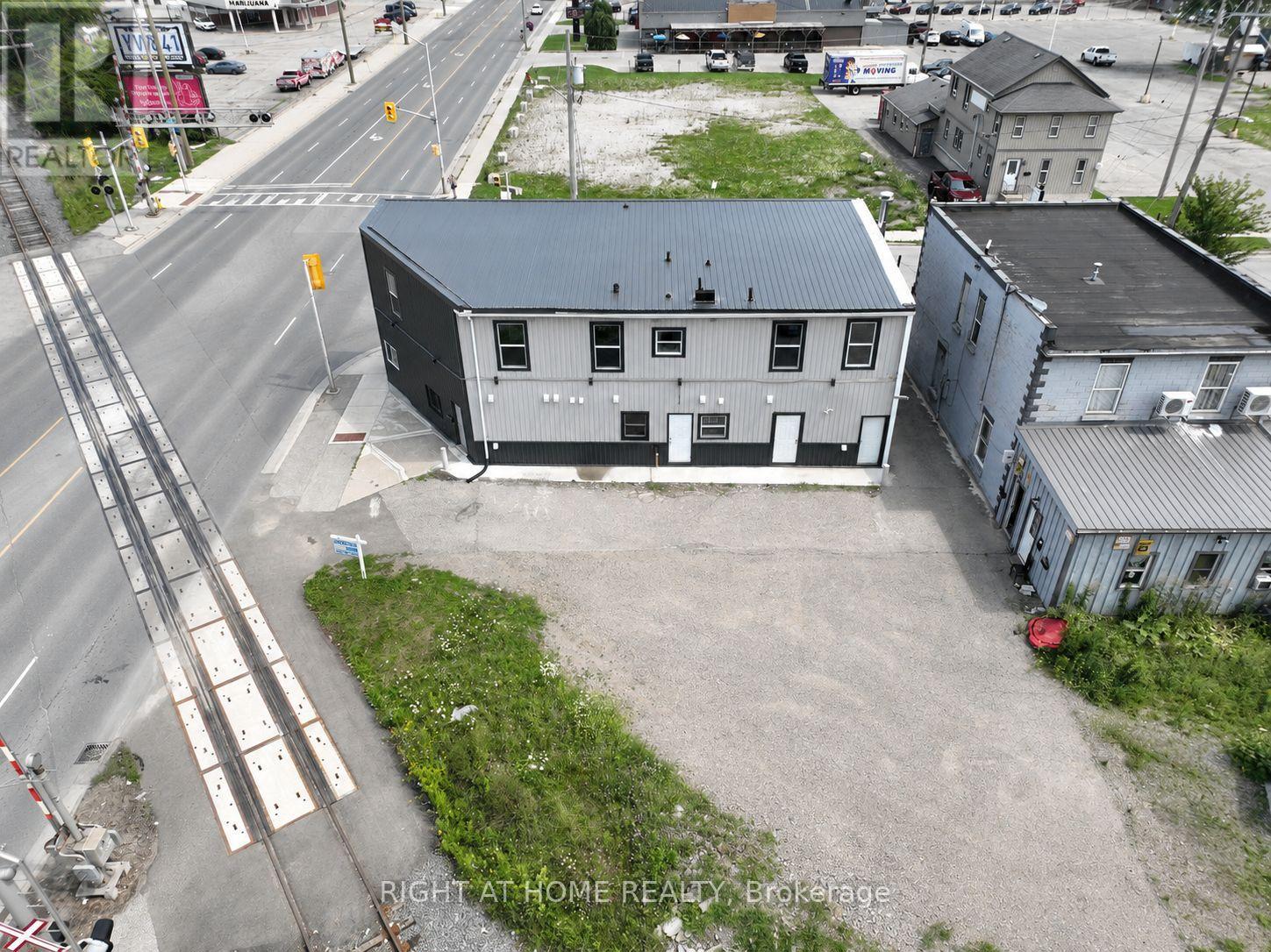 697 Hale Street, London East, Ontario N5W 1J1 - Photo 10 - X13676564