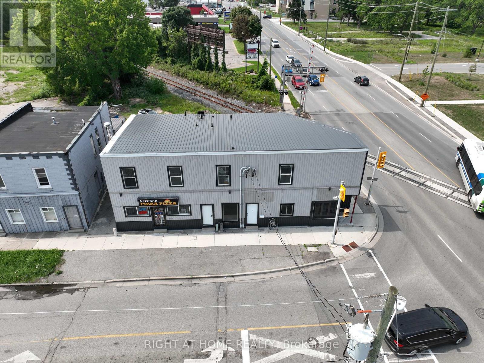 697 Hale Street, London East, Ontario N5W 1J1 - Photo 3 - X13676564