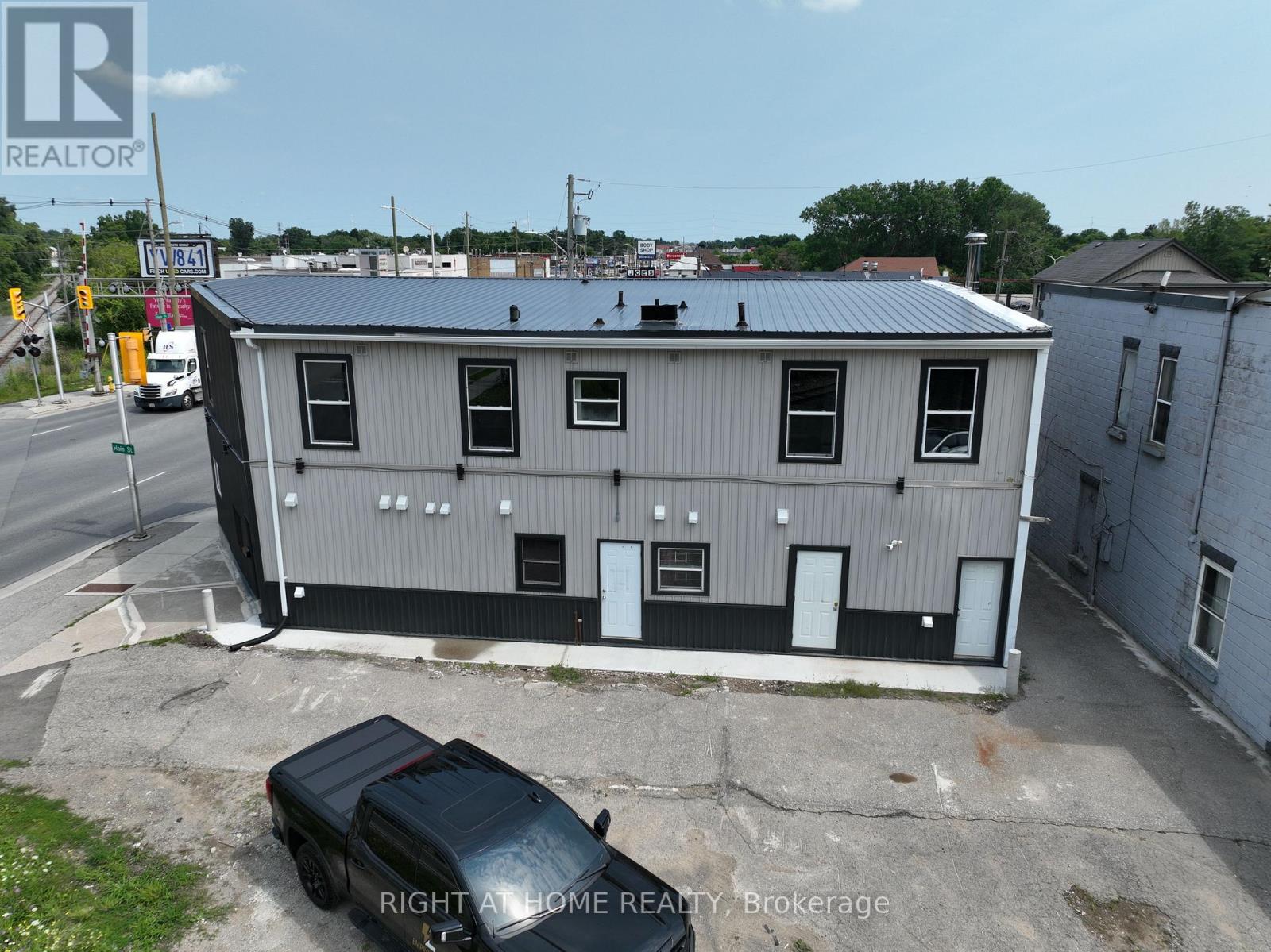697 Hale Street, London East, Ontario N5W 1J1 - Photo 4 - X13676564