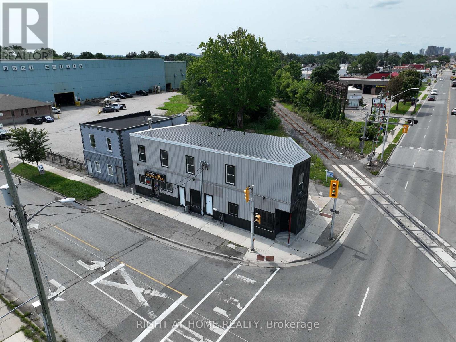 697 Hale Street, London East, Ontario N5W 1J1 - Photo 7 - X13676564