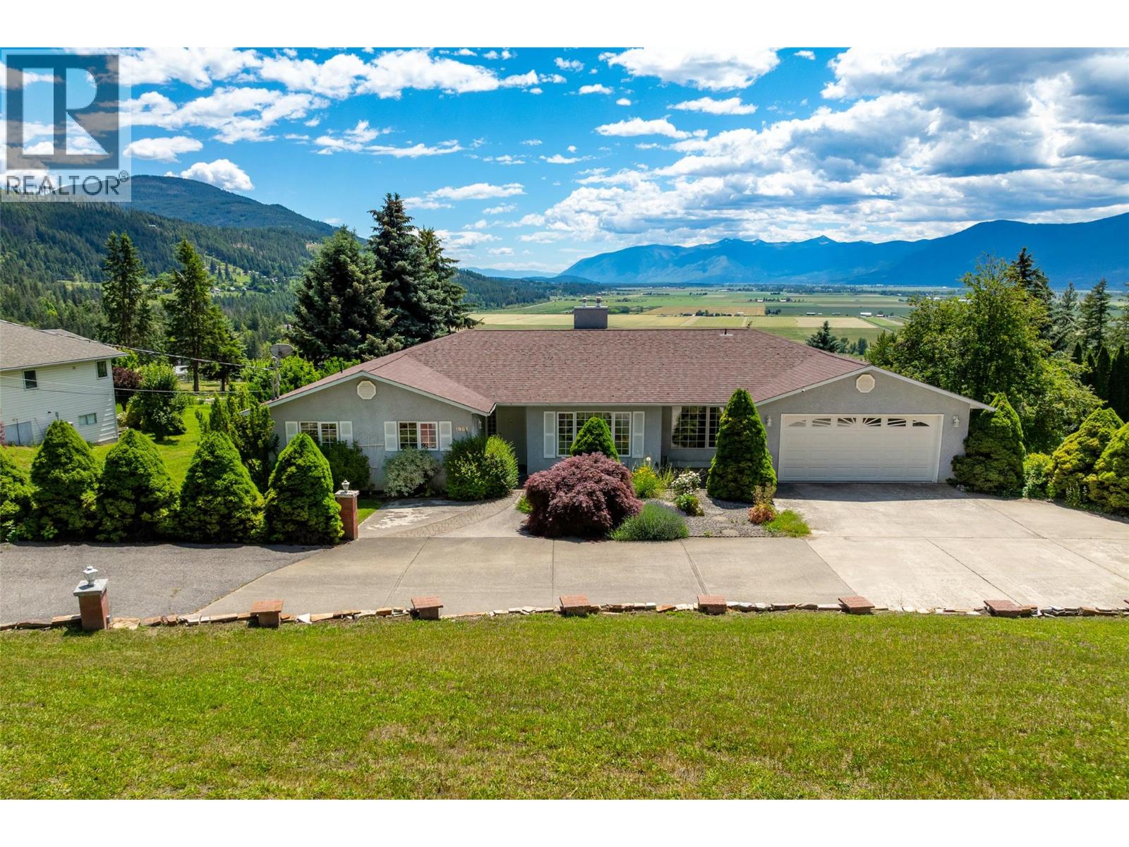 Creston House for sale:  3 bedroom 3,494 sq.ft. (Listed 2025-07-15)