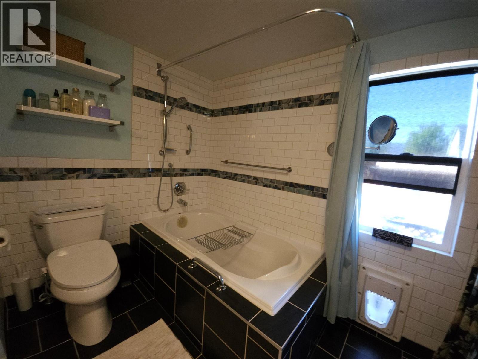 204a 5th Avenue NW, Nakusp, British Columbia  V0G 1R0 - Photo 13 - 10397563
