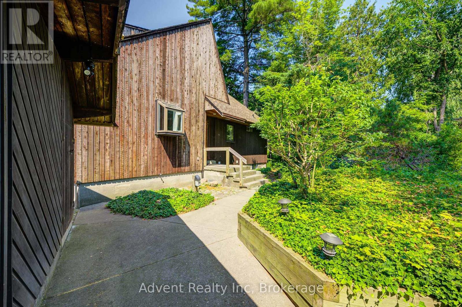 74 Don River Boulevard, Toronto, Ontario  M2N 2M9 - Photo 2 - C13676208