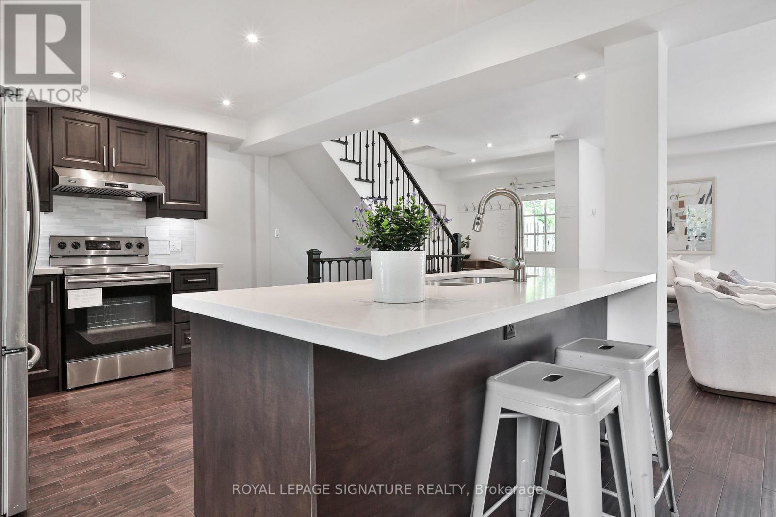 280 Gowan Avenue, Toronto, Ontario  M4J 2K6 - Photo 4 - E13434786