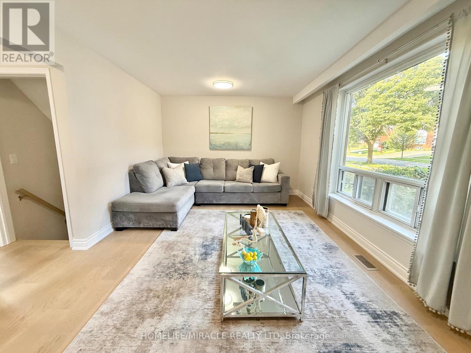 2464 Brookhurst Road, Mississauga, Ontario  L5J 1R3 - Photo 3 - W13675512
