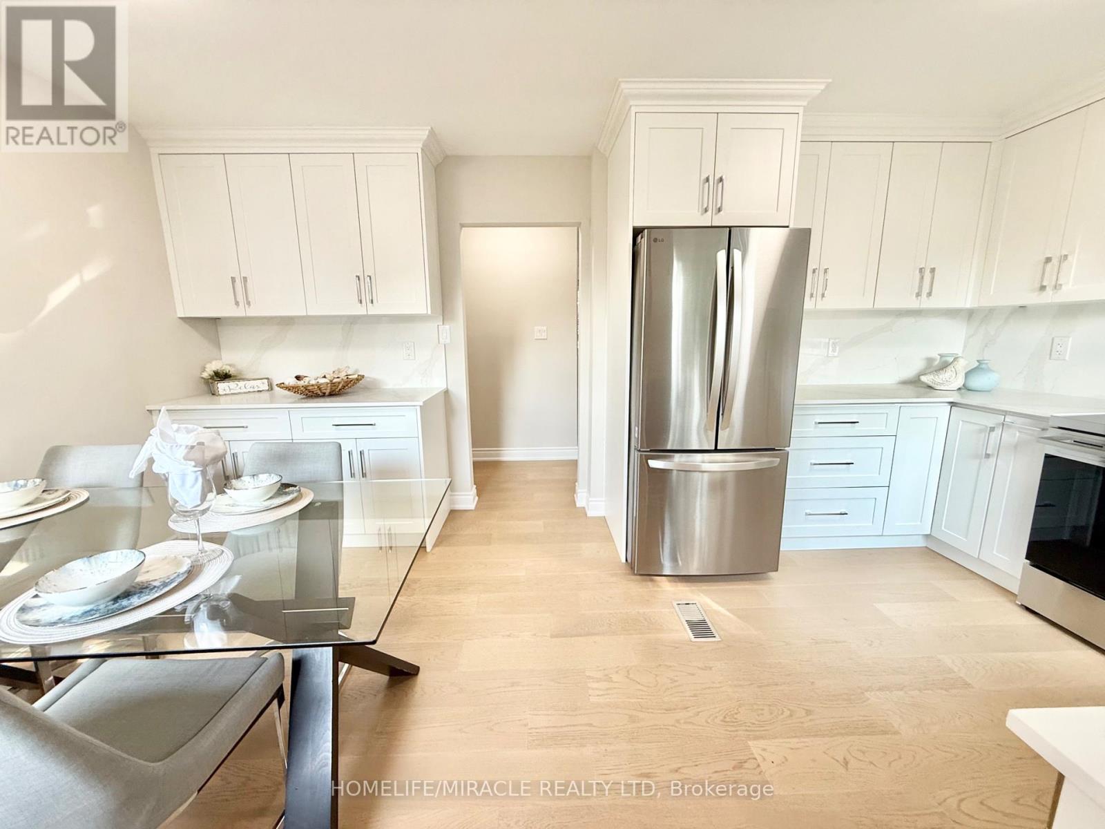 2464 Brookhurst Road, Mississauga, Ontario  L5J 1R3 - Photo 4 - W13675512