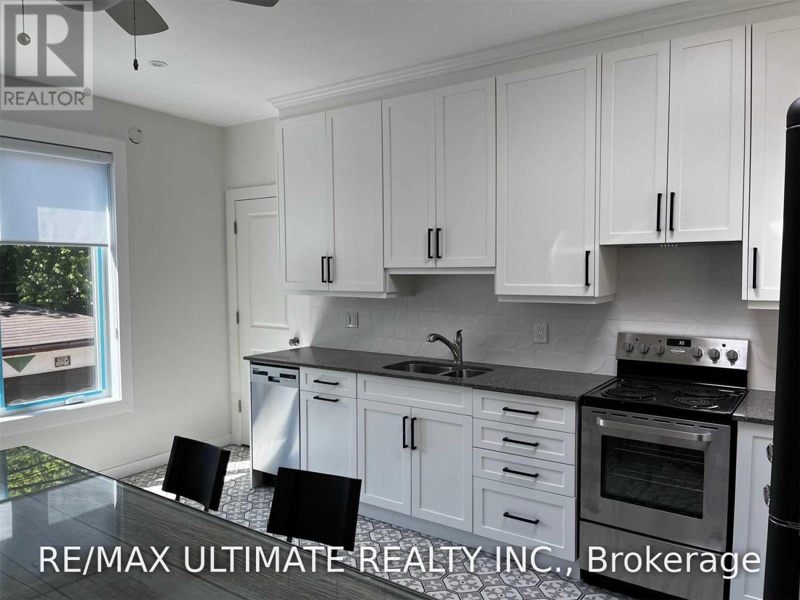 1065b St Clair Avenue W, Toronto, Ontario  M6E 1A6 - Photo 10 - C13676484