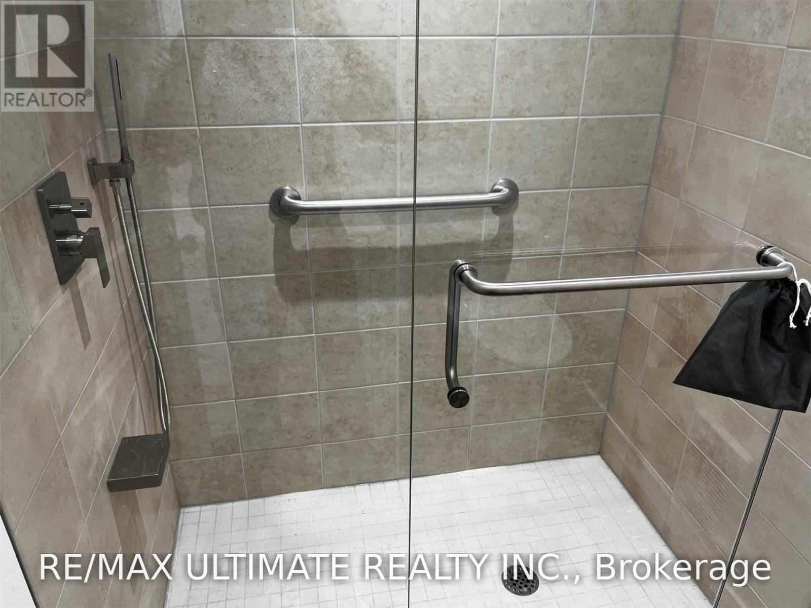 1065b St Clair Avenue W, Toronto, Ontario  M6E 1A6 - Photo 18 - C13676484