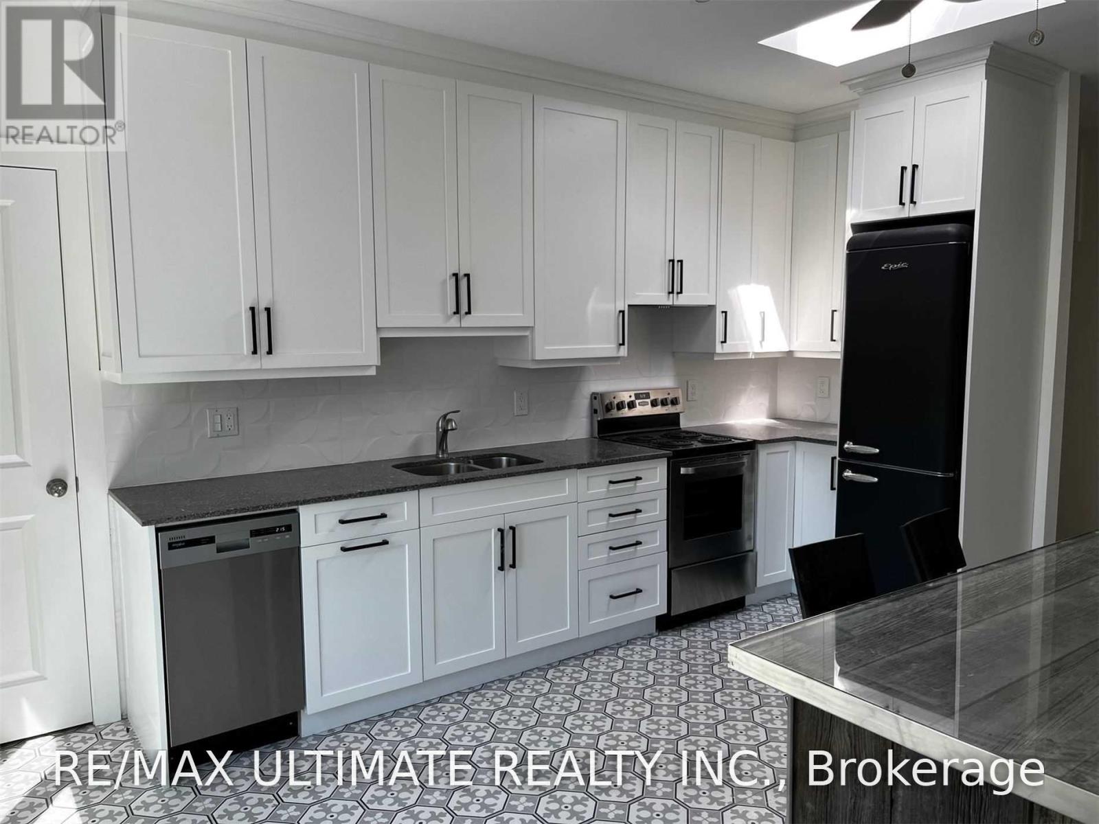 1065b St Clair Avenue W, Toronto, Ontario  M6E 1A6 - Photo 2 - C13676484