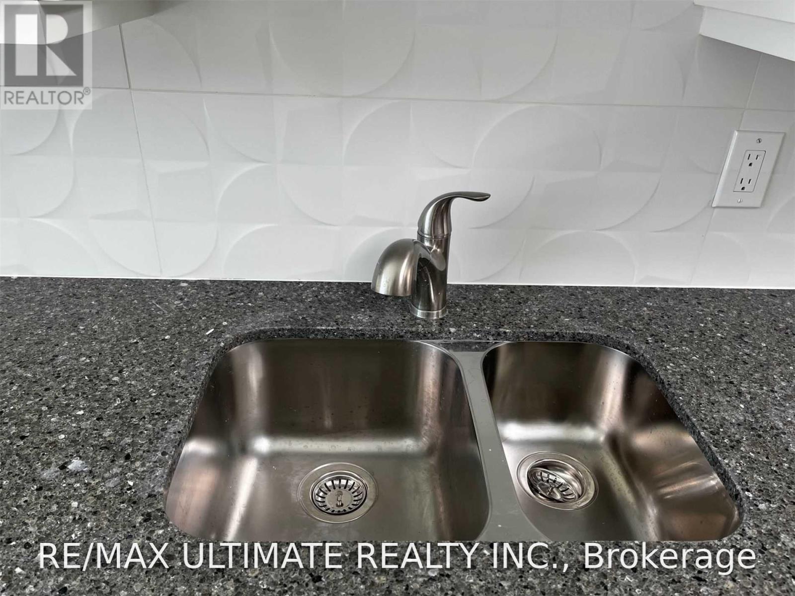 1065b St Clair Avenue W, Toronto, Ontario  M6E 1A6 - Photo 5 - C13676484