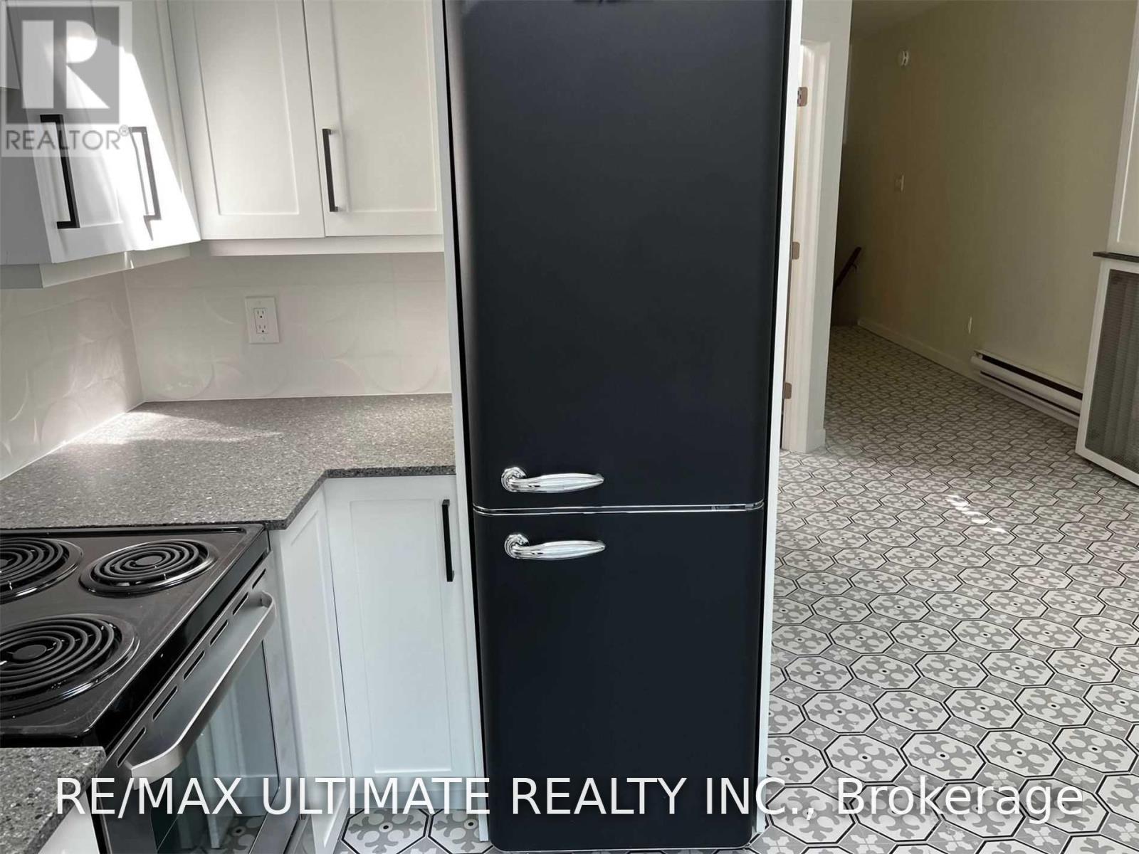1065b St Clair Avenue W, Toronto, Ontario  M6E 1A6 - Photo 7 - C13676484
