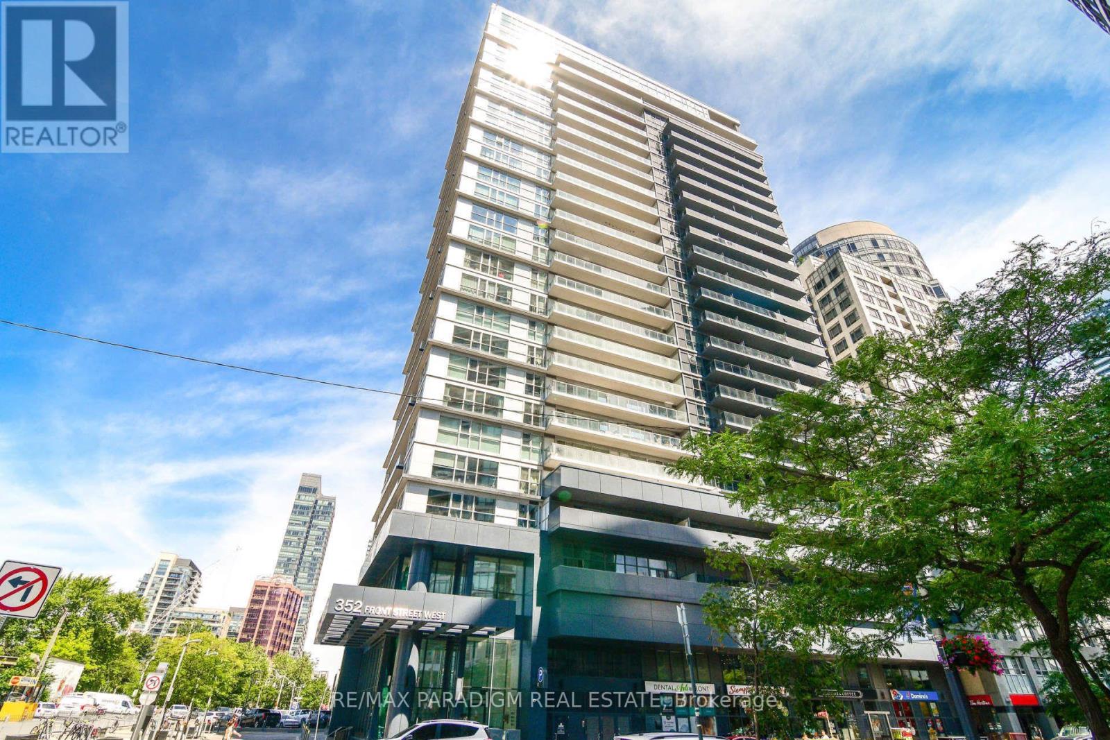 701 - 352 FRONT STREET W