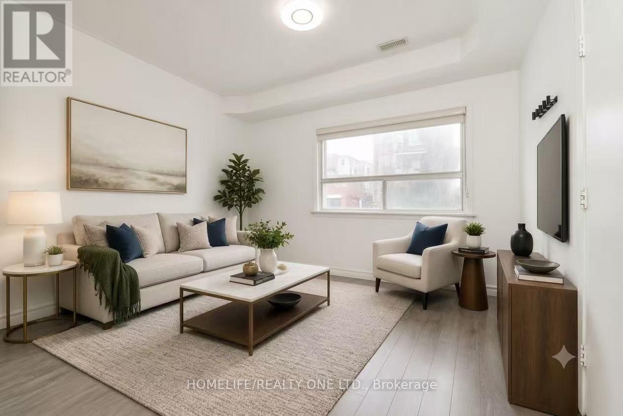 104 Benson Avenue, Toronto, Ontario  M6G 2J1 - Photo 4 - C13676500