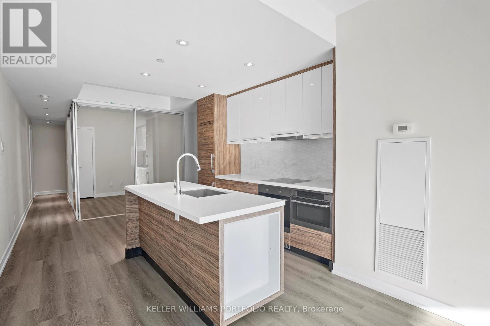 2408 - 488 University Avenue, Toronto, Ontario  M5G 0C1 - Photo 2 - C13676650