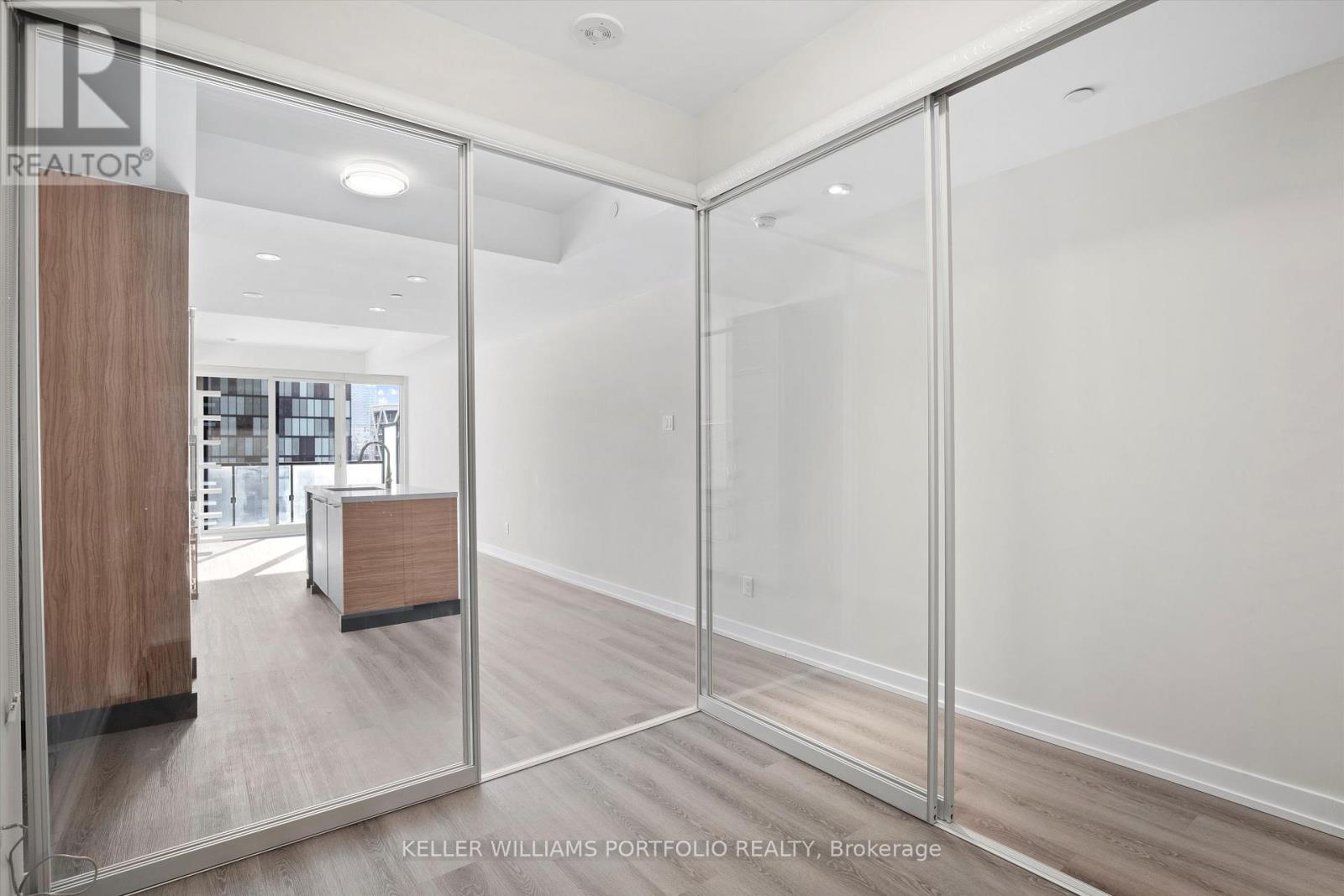 2408 - 488 University Avenue, Toronto, Ontario  M5G 0C1 - Photo 5 - C13676650