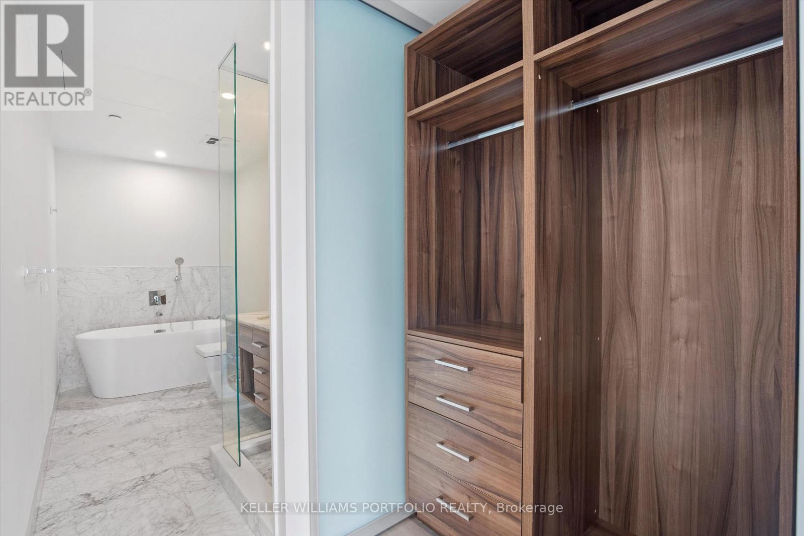 2408 - 488 University Avenue, Toronto, Ontario  M5G 0C1 - Photo 8 - C13676650