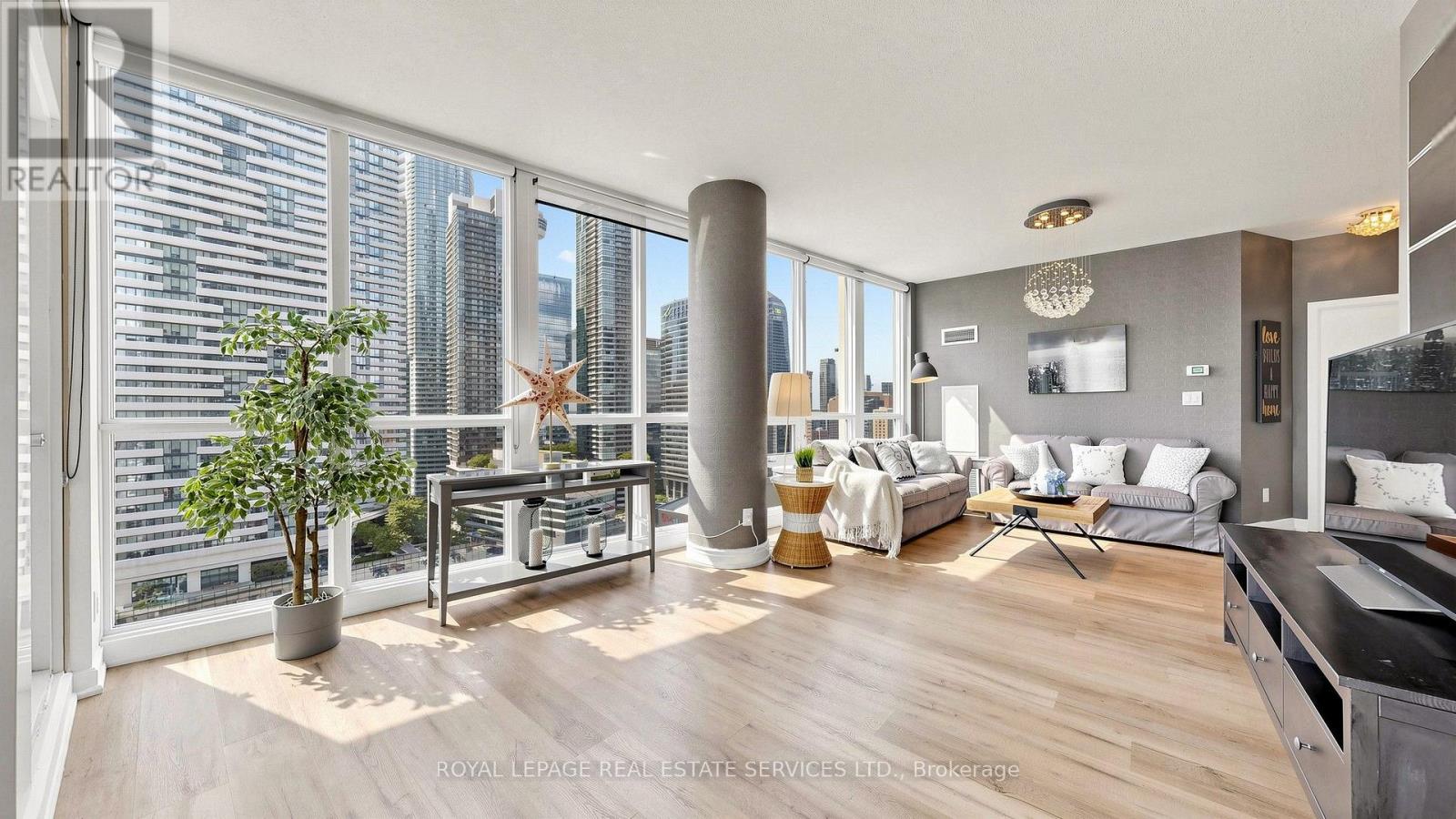 2212 - 33 Bay Street, Toronto, Ontario  M5J 2Z3 - Photo 2 - C13676730