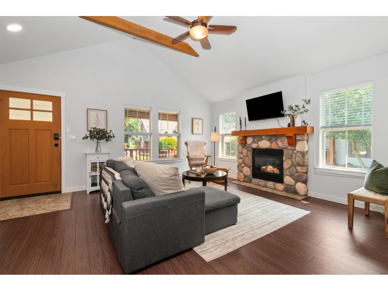 1835 Cherry Tree Lane, Cultus Lake South, Lindell Beach, British Columbia  V2R 0E1 - Photo 2 - R3155825