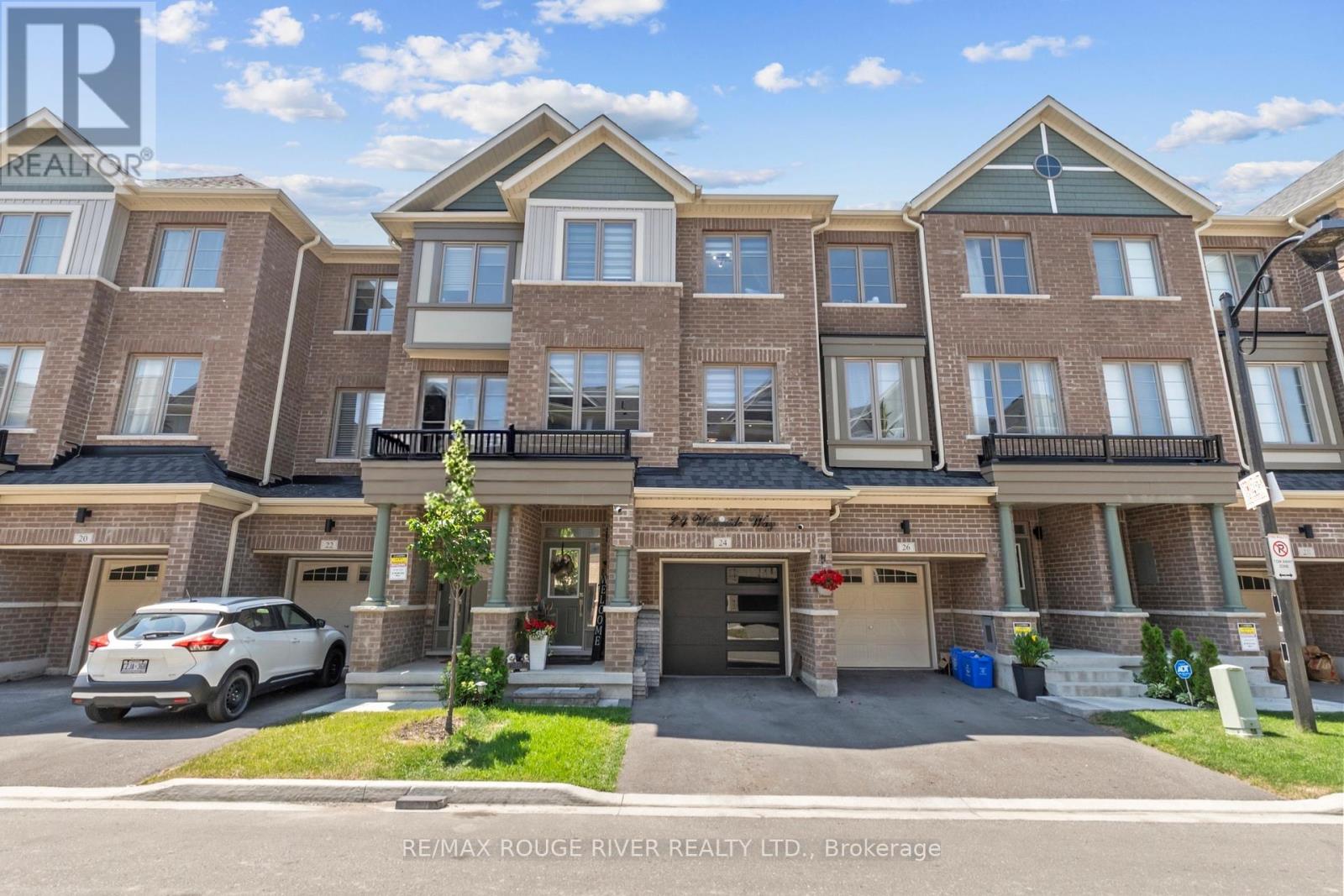 24 WATERSIDE WAY, Whitby, Ontario