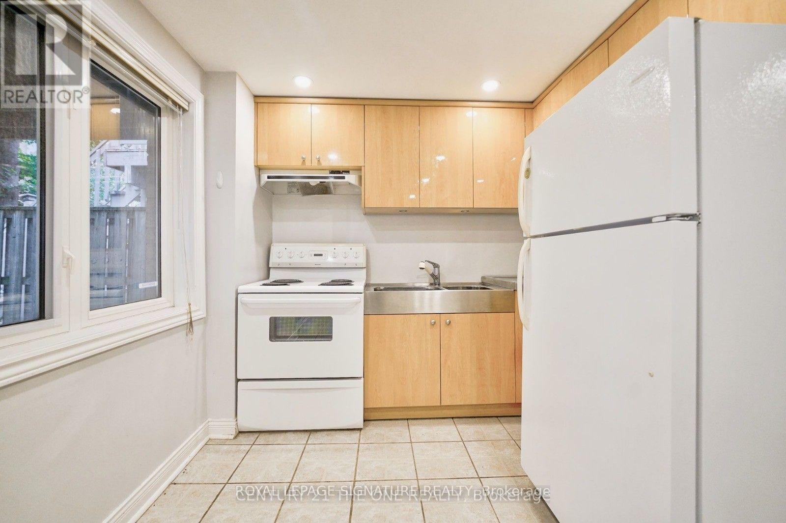 76 Highhill Drive, Toronto, Ontario  M1T 1N7 - Photo 2 - E13676608