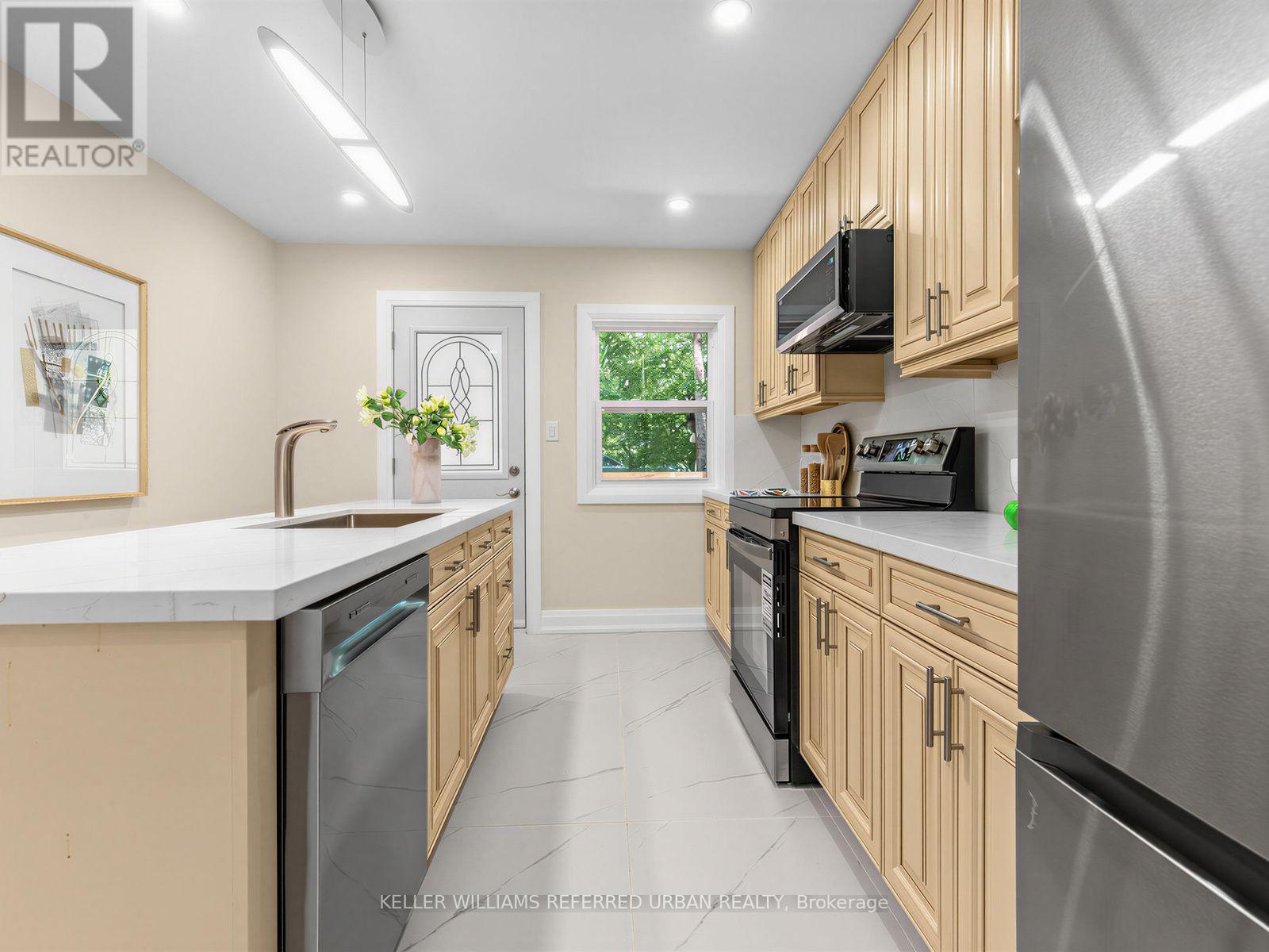 968 Eastern Avenue, Toronto, Ontario  M4L 1A6 - Photo 9 - E13676686