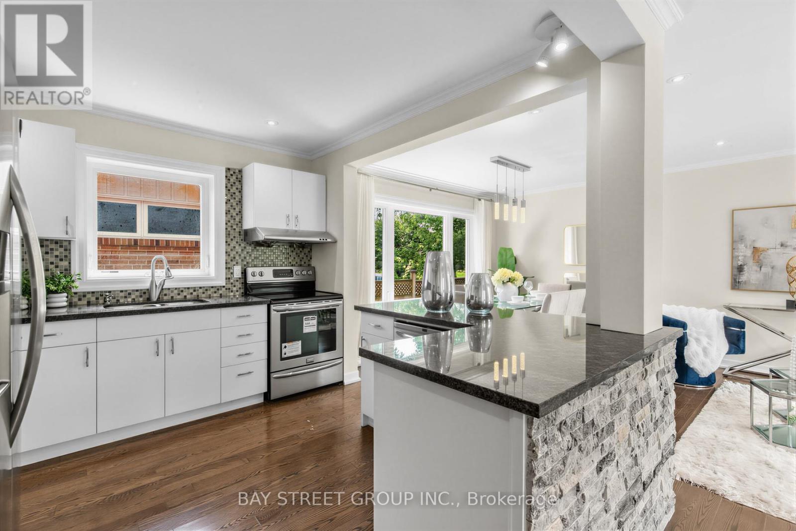 47 Haileybury Drive, Toronto, Ontario  M1K 4X7 - Photo 8 - E13676688