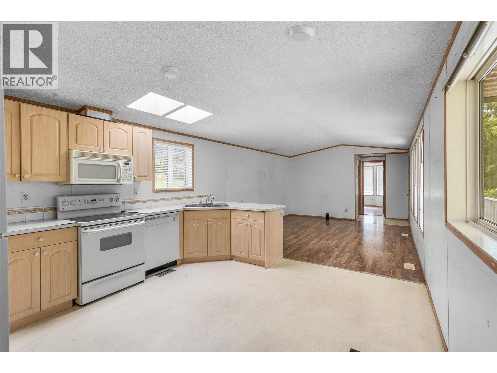 848 Webster Road, Kelowna, British Columbia  V1P 1C2 - Photo 31 - 10348386