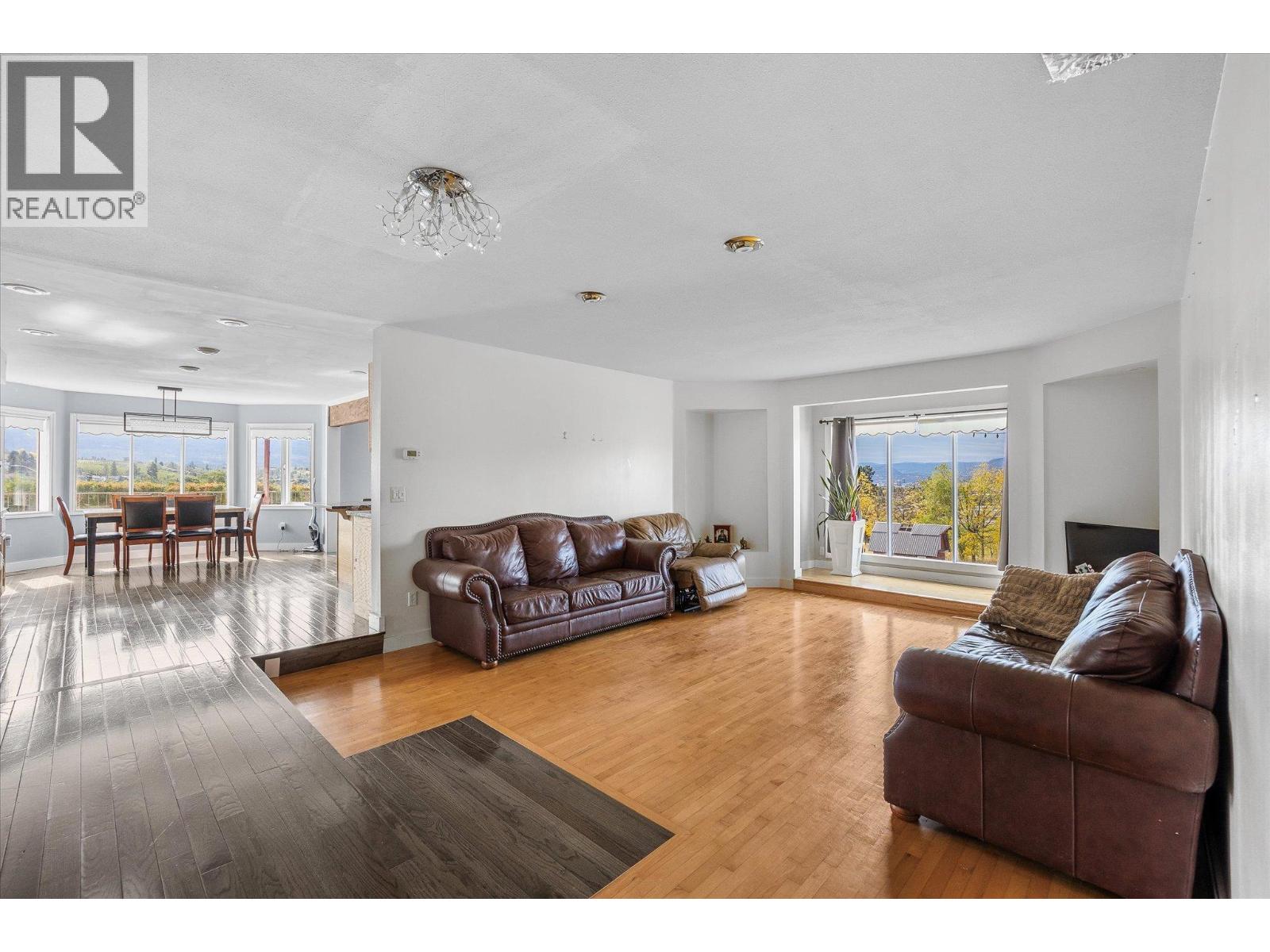 848 Webster Road, Kelowna, British Columbia  V1P 1C2 - Photo 5 - 10348388