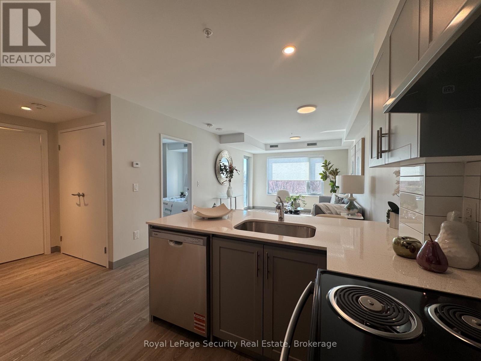511 - 1015 Innisfil Beach Road, Innisfil, Ontario  L9S 1T3 - Photo 2 - N13676550