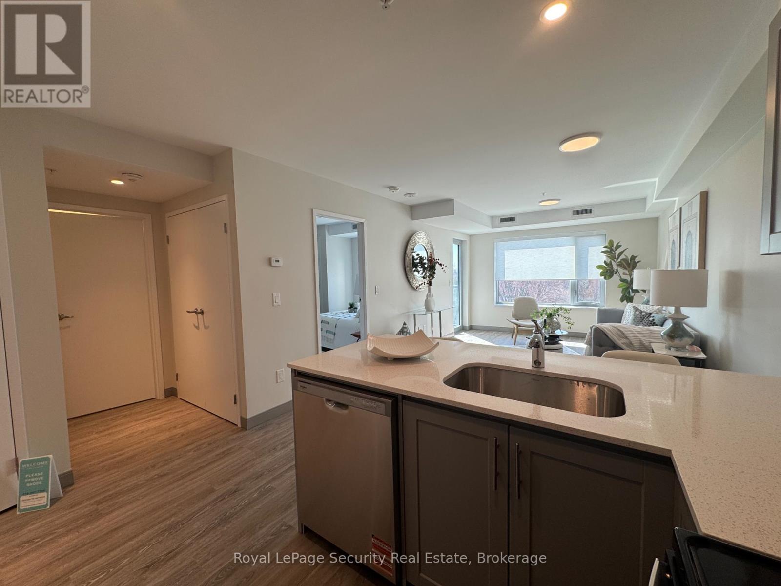 511 - 1015 Innisfil Beach Road, Innisfil, Ontario  L9S 1T3 - Photo 3 - N13676550