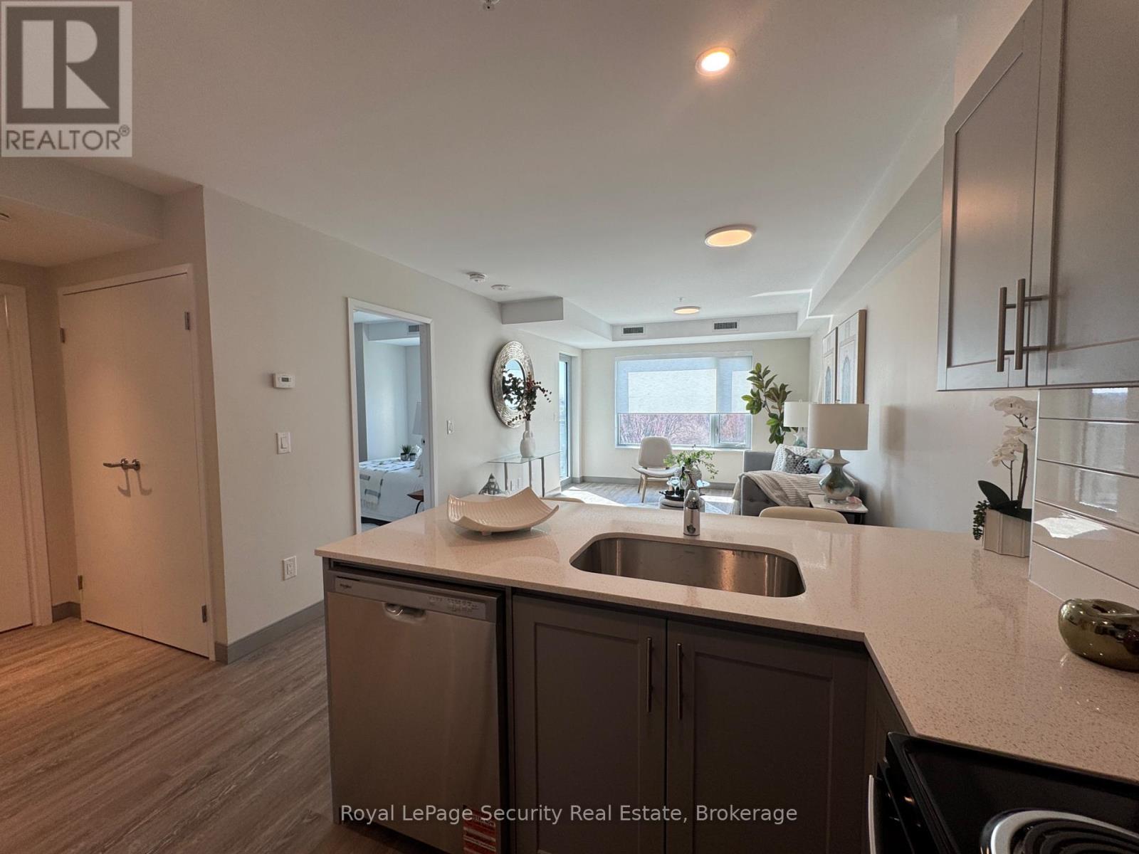 511 - 1015 Innisfil Beach Road, Innisfil, Ontario  L9S 1T3 - Photo 4 - N13676550