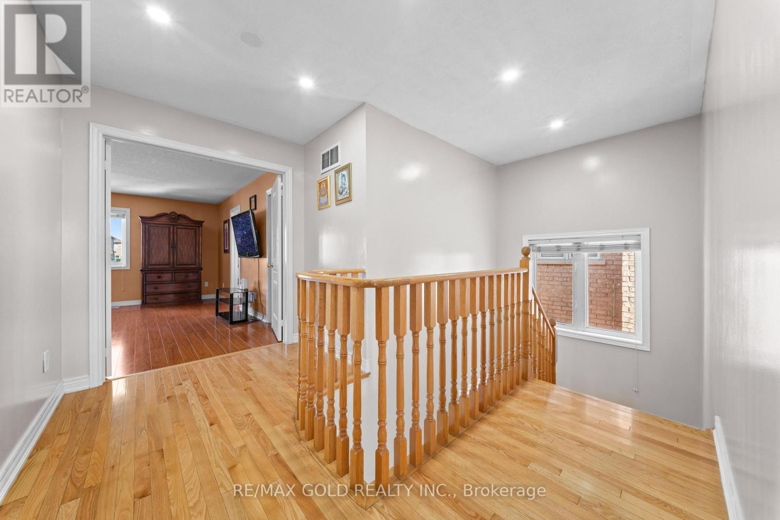 19 Attview Crescent, Brampton, Ontario  L6P 2R5 - Photo 12 - W13676472
