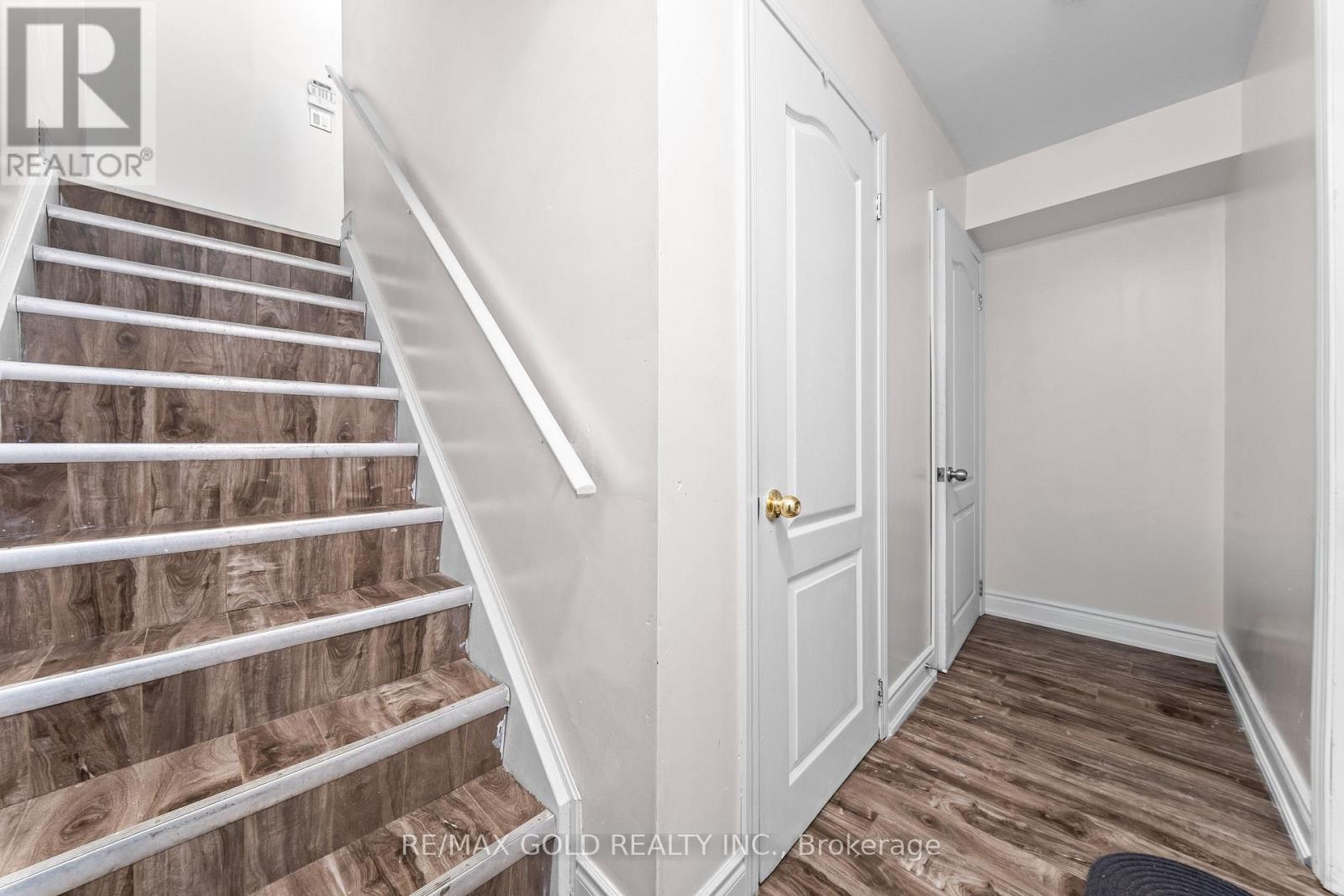 19 Attview Crescent, Brampton, Ontario  L6P 2R5 - Photo 22 - W13676472