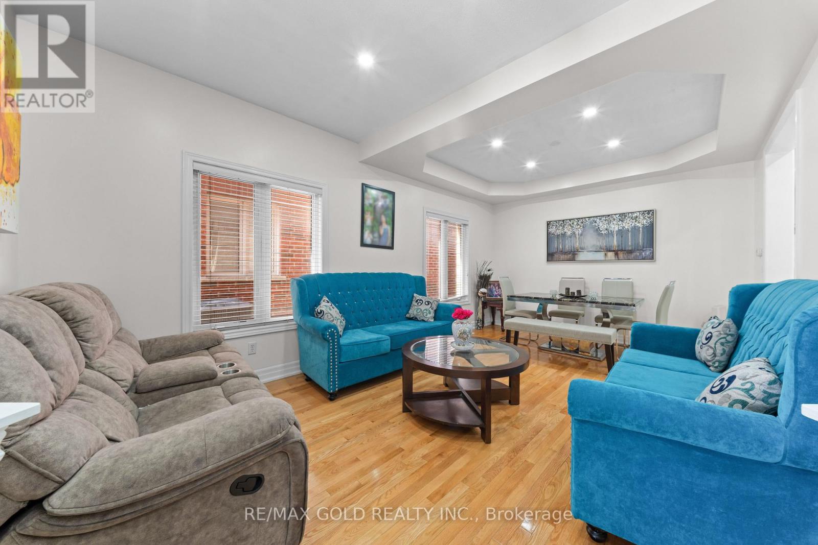 19 Attview Crescent, Brampton, Ontario  L6P 2R5 - Photo 4 - W13676472