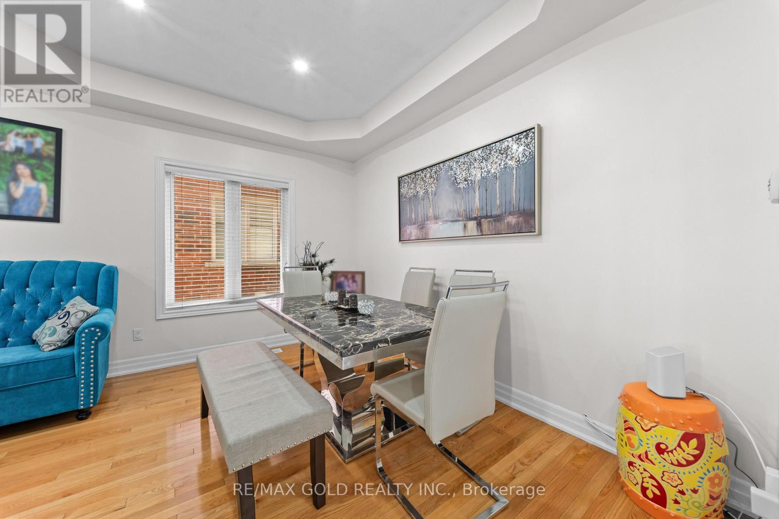 19 Attview Crescent, Brampton, Ontario  L6P 2R5 - Photo 6 - W13676472